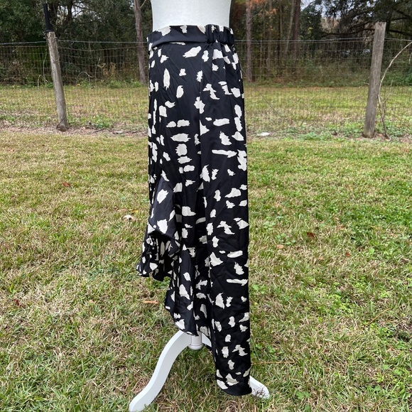 LAST CHANCE 7/31 High-low Asymmetrical Skirt - Picture 5 of 6